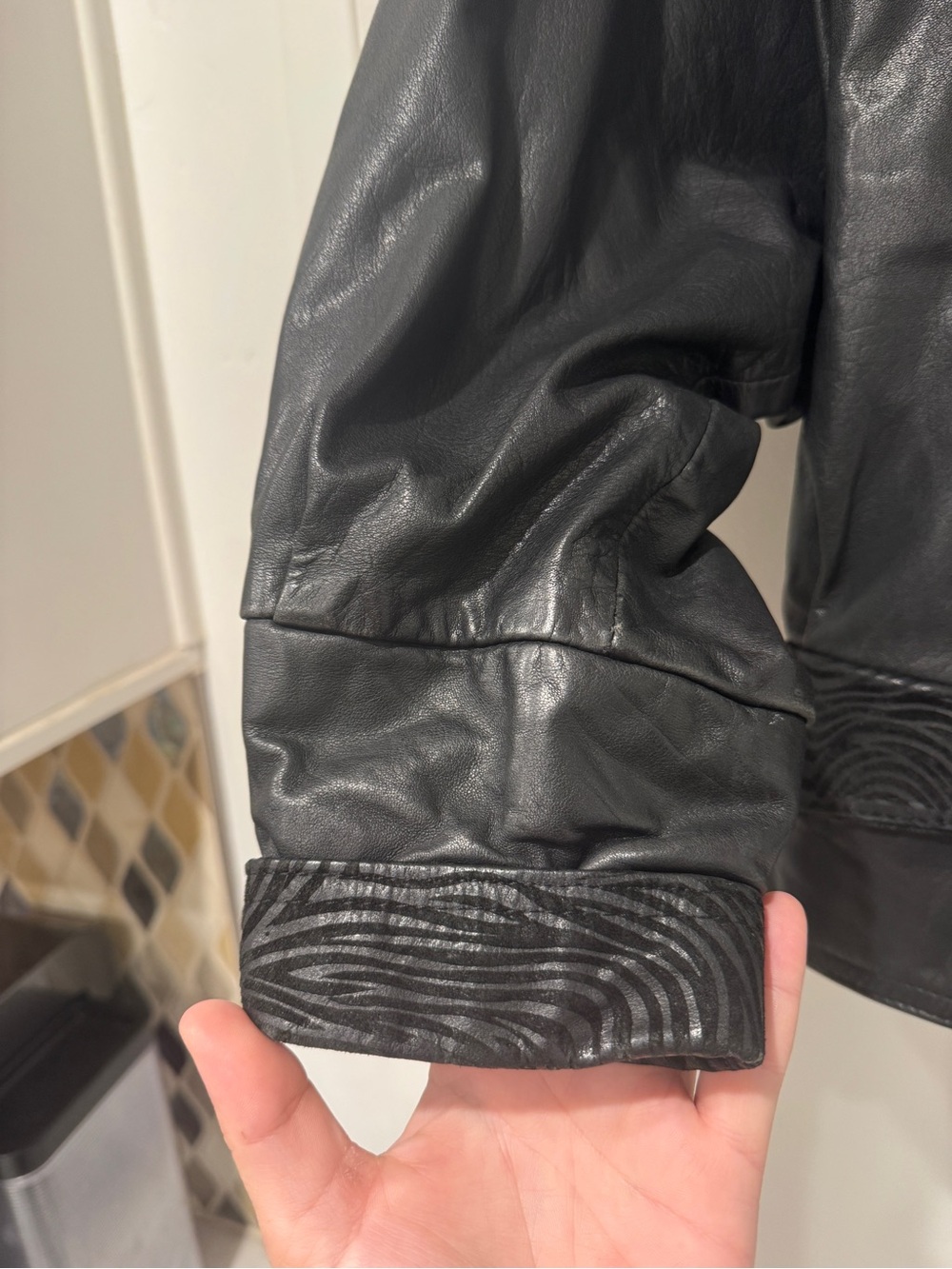 Vintage Black Med Winlit 100% Genuine Leather Jacket - Picture 8 of 17
